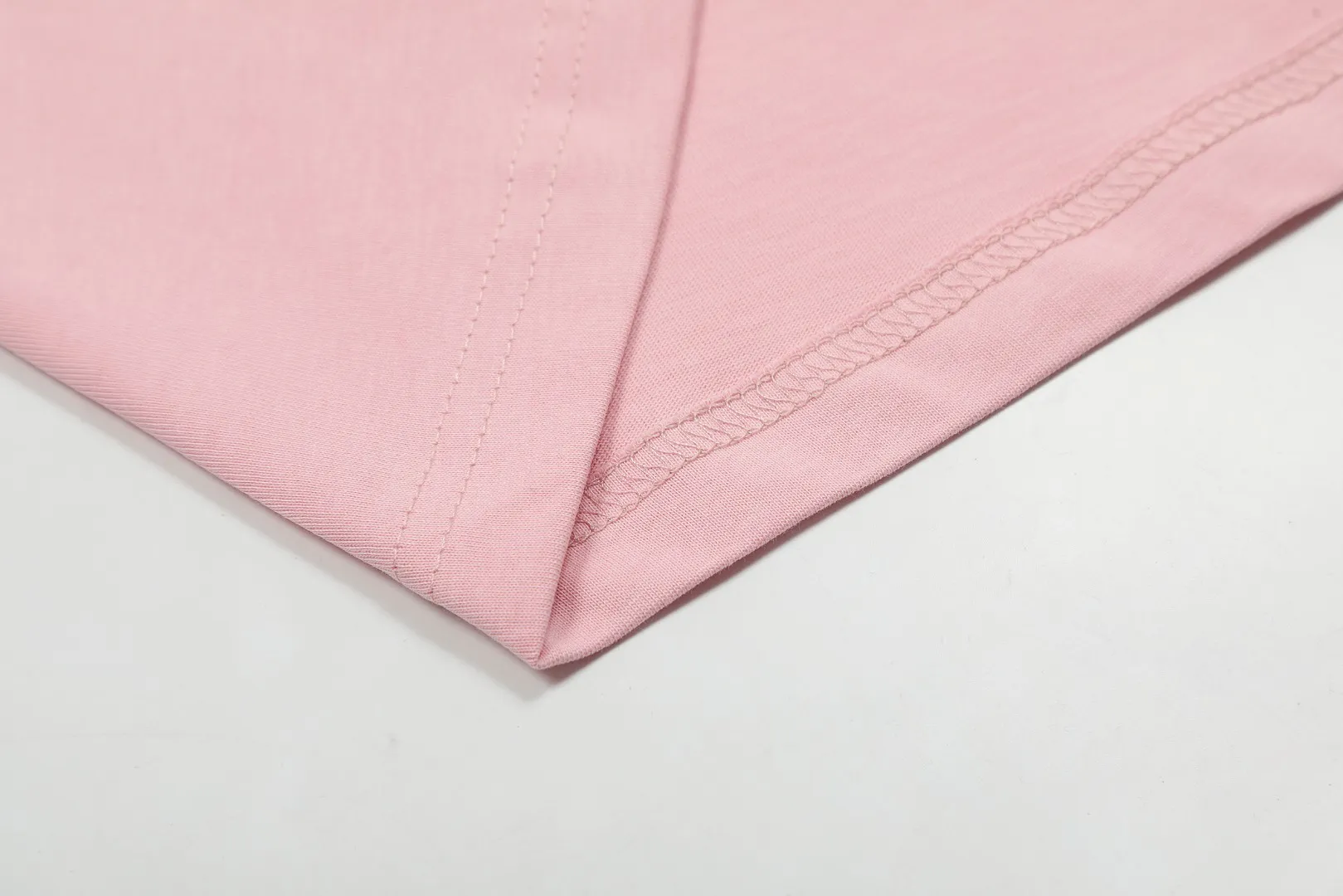 vivienne west wood The Queen Mother of the West Vivienne Saturn Embroidered Short Sleeve VIVI 157# "Exclusive Style" The new fabrics have been washed twice at high temperature + water. It is the only one in the entire network that achieves 0 shrinkage. The Solona thread is arranged. The threaded neckline does not deform. It is tight and dense. Welcome to compare. The entire series of correct accessories. Every detail is completely restored and can be stretched directly.